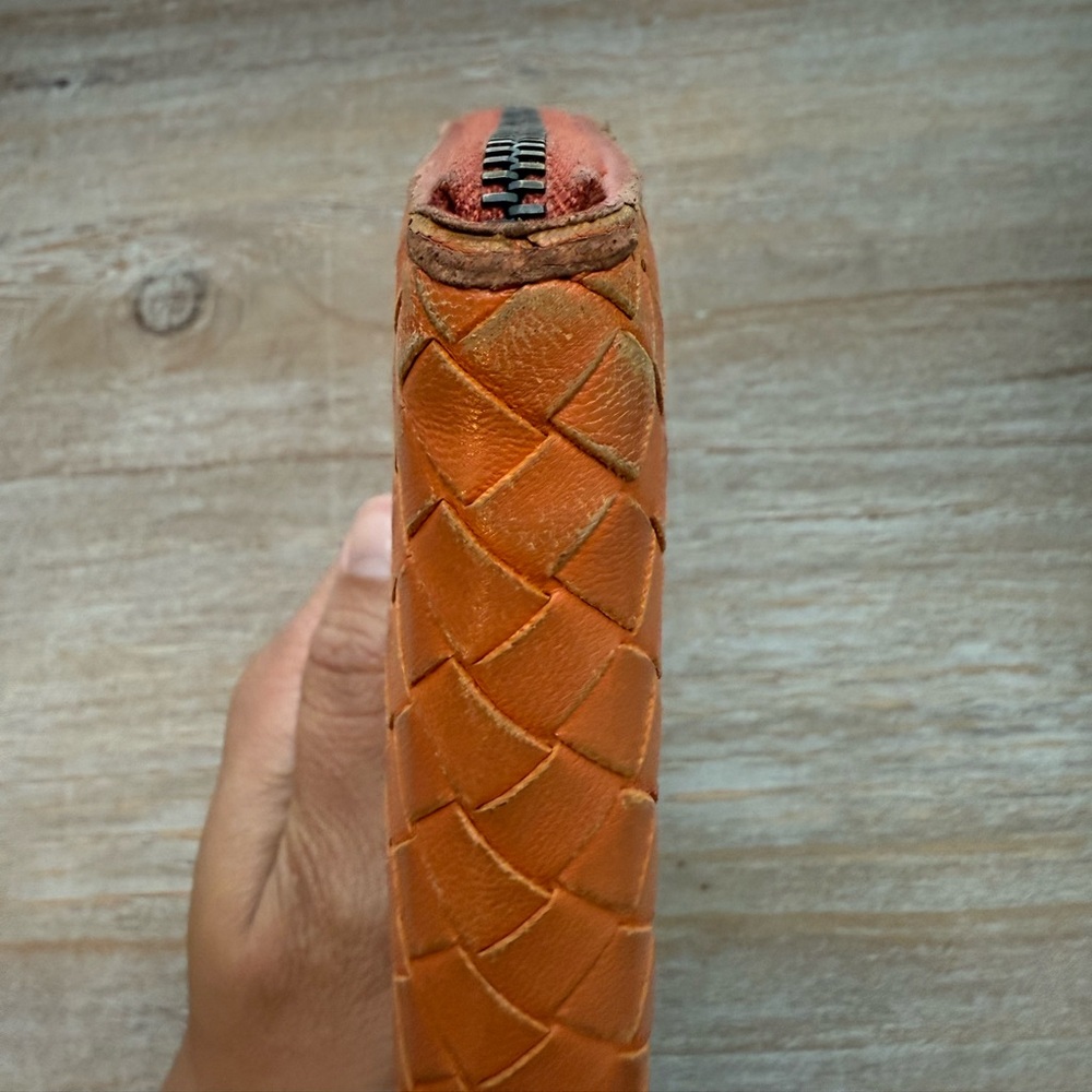 Bottega Veneta Zip Around Orange Woven Leather wallet - Picture 6 of 13